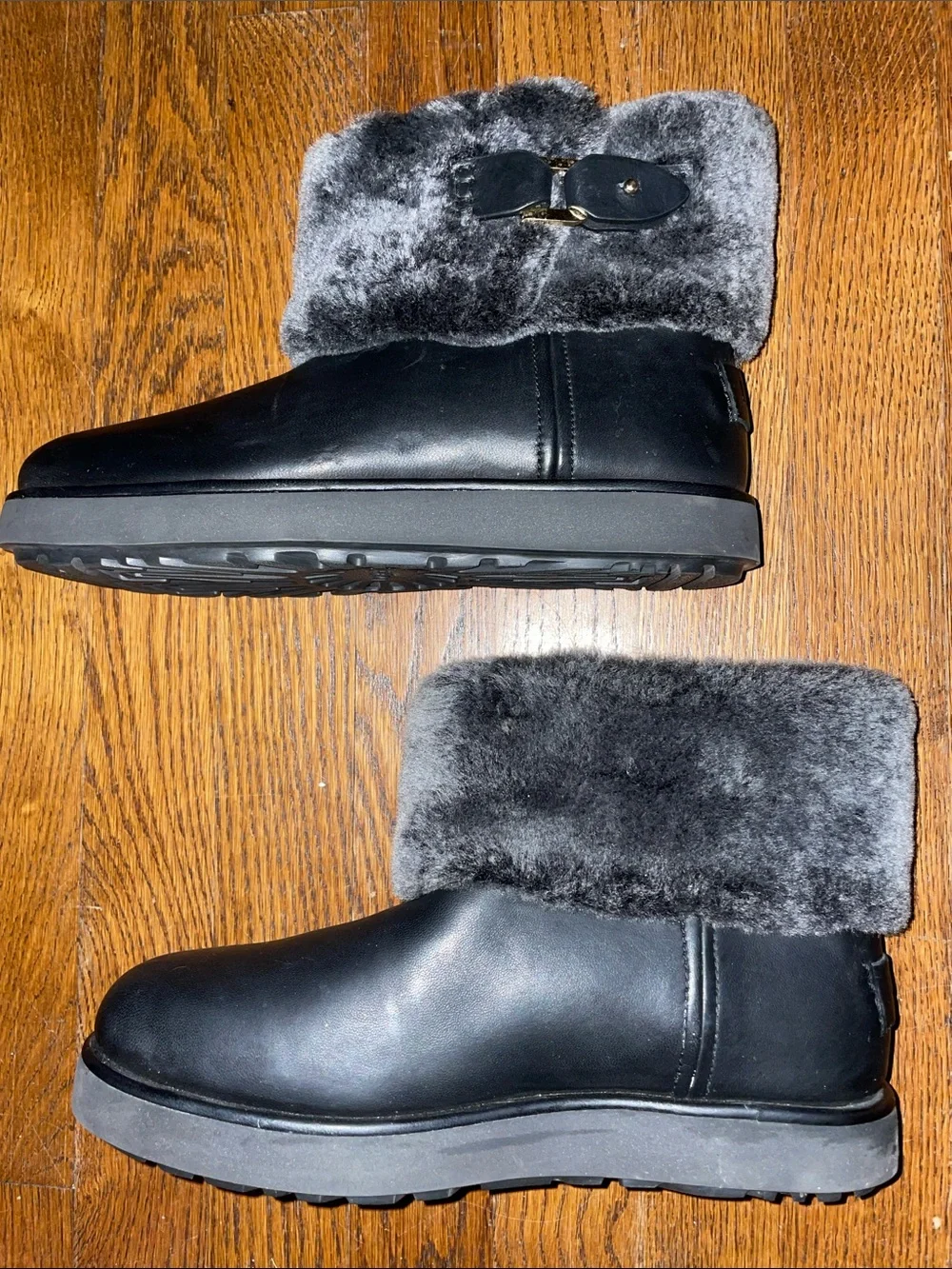 UGG classic Berge mini leather slip on boots
